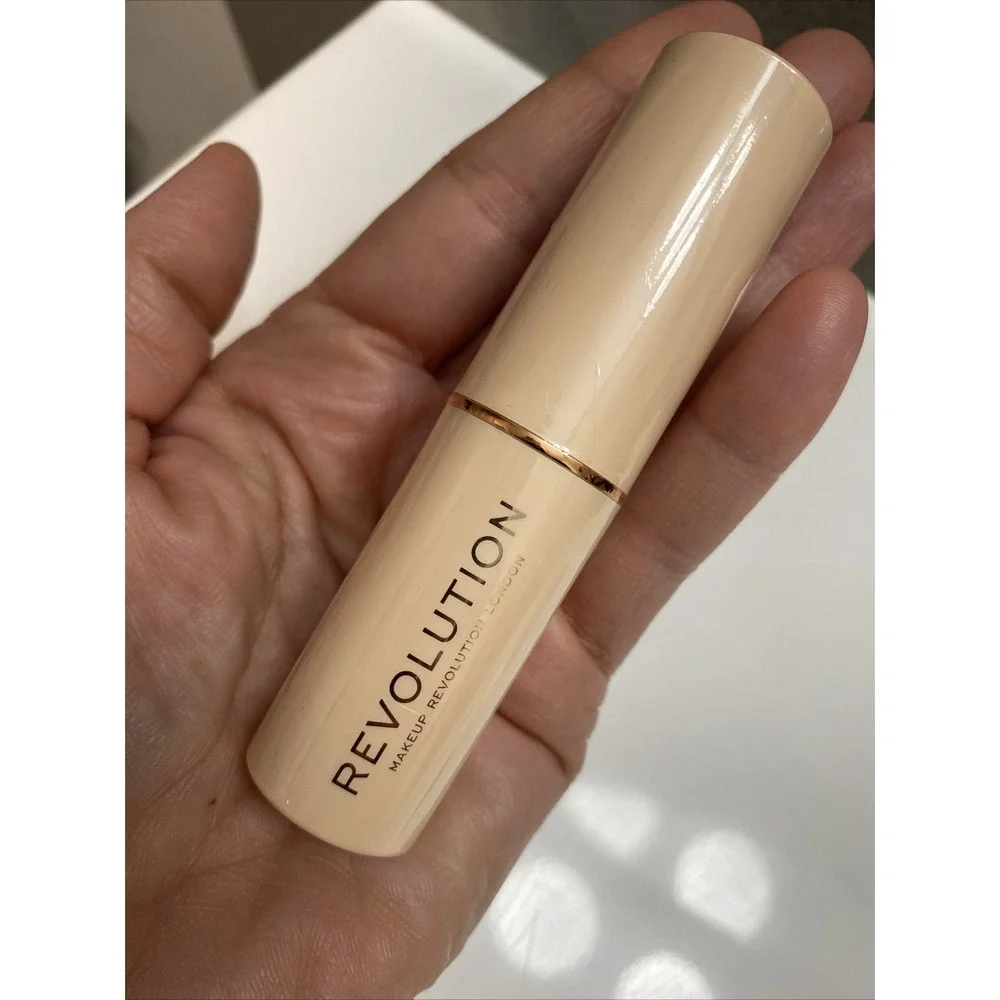 Makeup Revolution Fast Base Stick‎ Foundation - F5 Sealed